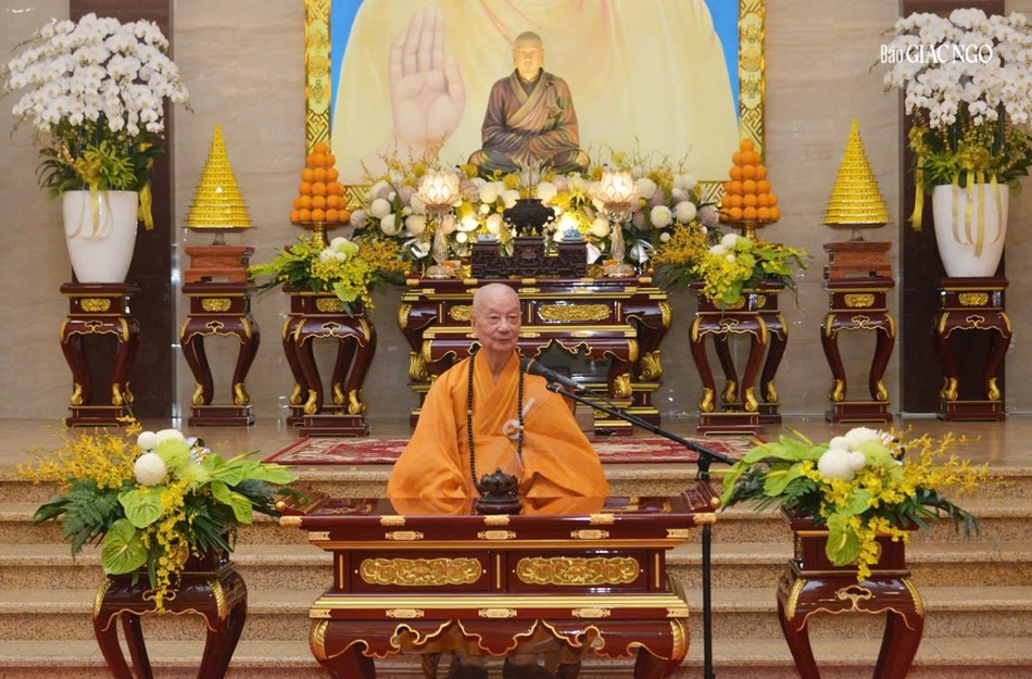 Đức Pháp chủ GHPGVN khai thị đến Tăng Ni TP.HCM nhân khai mạc Tuần huân tu, Khóa bồi dưỡng trụ trì
