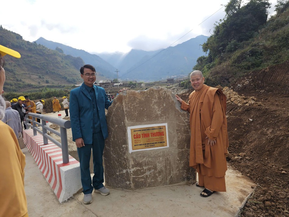 Cầu Tình Thương được khánh thành, đưa vào sử dụng Cầu Tình Thương được khánh thành, đưa vào sử dụng