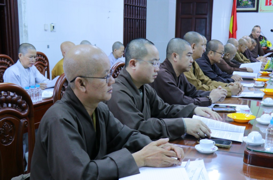 Chư tôn đức tham dự họp