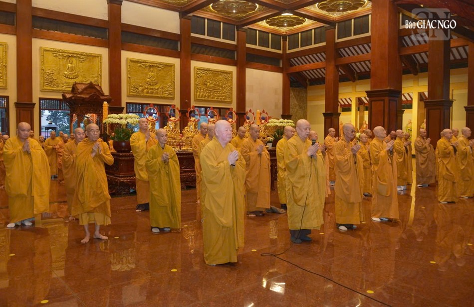 Chư tôn giáo phẩm Hội đồng Chứng minh, Ban Trị sự GHPGVN TP.HCM tham dự Lễ Bố-tát Chư tôn giáo phẩm Hội đồng Chứng minh, Ban Trị sự GHPGVN TP.HCM tham dự Lễ Bố-tát