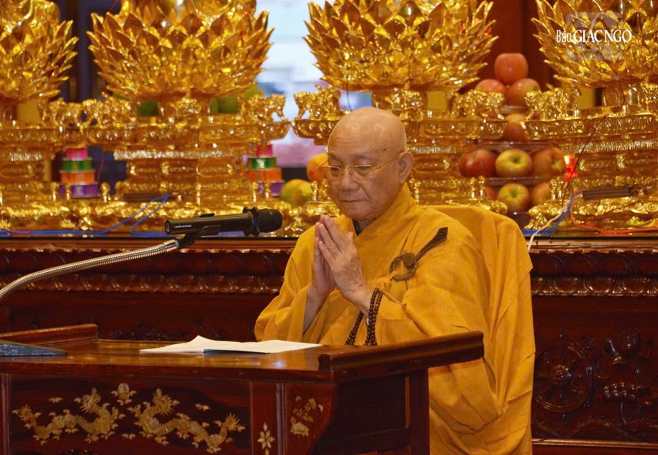 Trưởng lão Hòa thượng Thích Minh Thông đại vị trùng tuyên giới Tỳ-kheo và Bồ-tát Trưởng lão Hòa thượng Thích Minh Thông đại vị trùng tuyên giới Tỳ-kheo và Bồ-tát