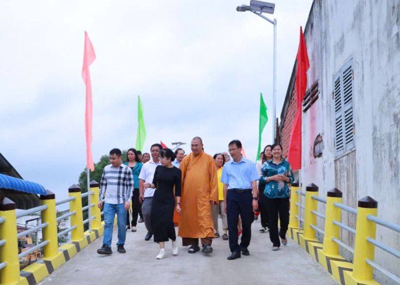 Niềm vui ngày khánh thành công trình giao thông cho bà con địa phương - Ảnh: T.N Niềm vui ngày khánh thành công trình giao thông cho bà con địa phương - Ảnh: T.N