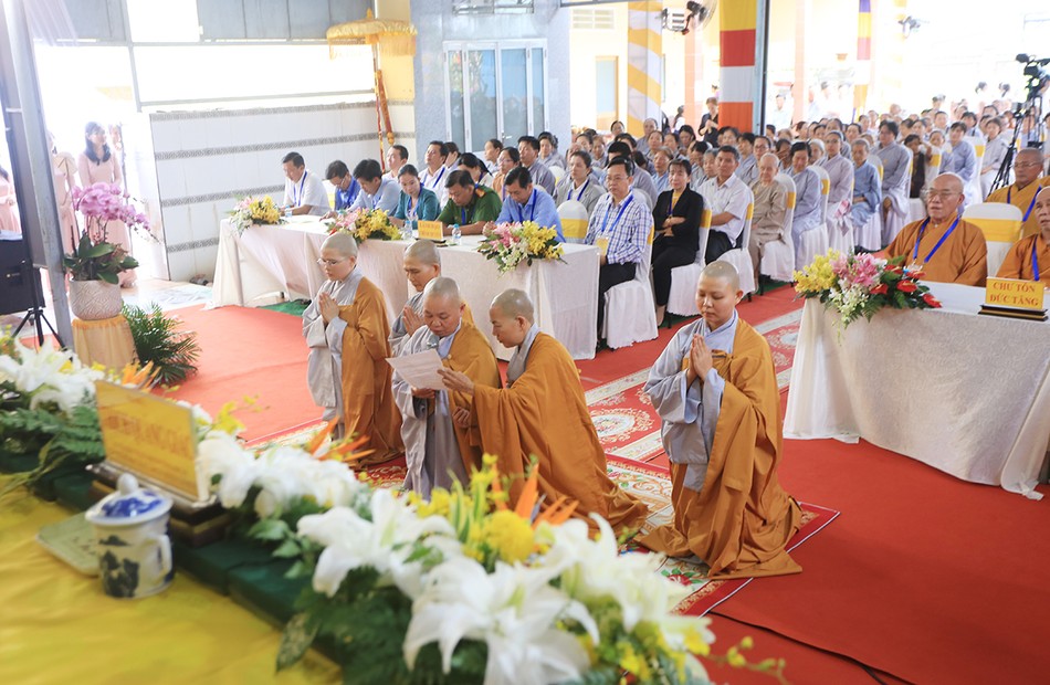 Ni sư Thích nữ Chúc Mỹ, tân trụ trì chùa Phật Bửu phát biểu nhận nhiệm vụ Ni sư Thích nữ Chúc Mỹ, tân trụ trì chùa Phật Bửu phát biểu nhận nhiệm vụ