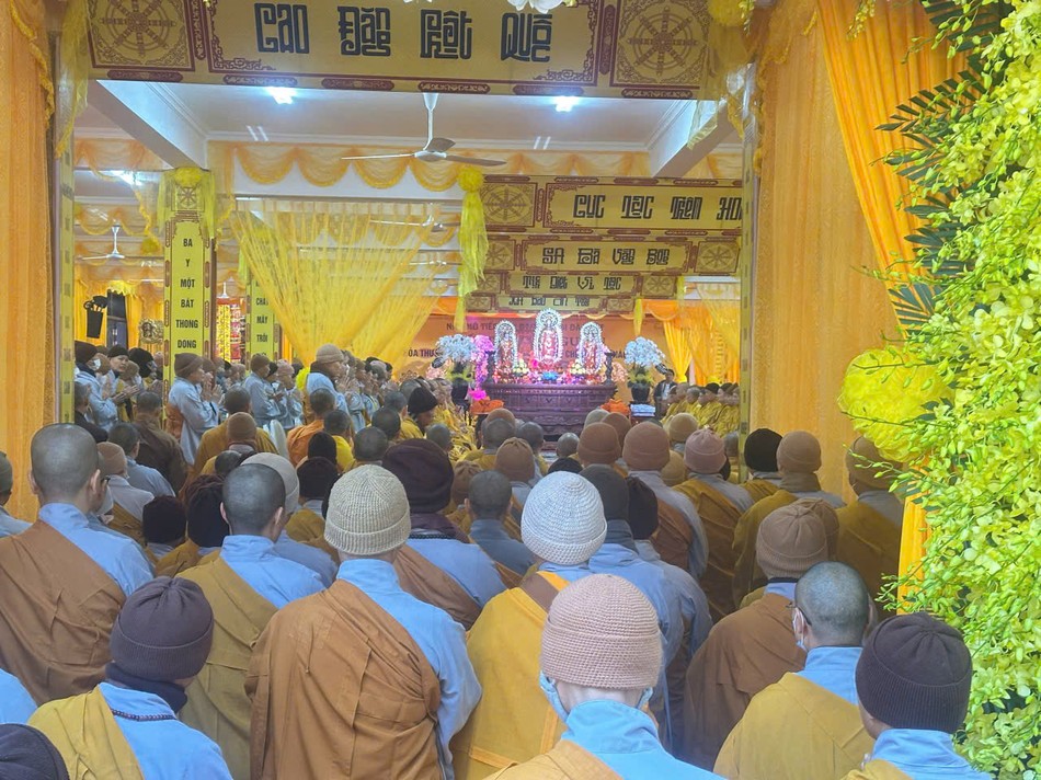 Chư Ni Phân ban Ni giới GHPGVN tỉnh viếng tang Chư Ni Phân ban Ni giới GHPGVN tỉnh viếng tang