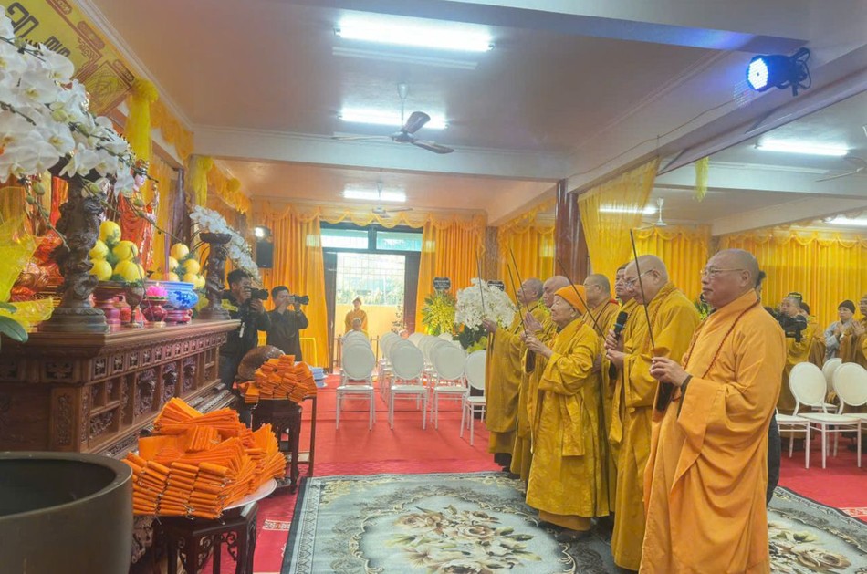 Chư tôn đức Hội đồng Chứng minh, Hội đồng Trị sự viếng tang Chư tôn đức Hội đồng Chứng minh, Hội đồng Trị sự viếng tang