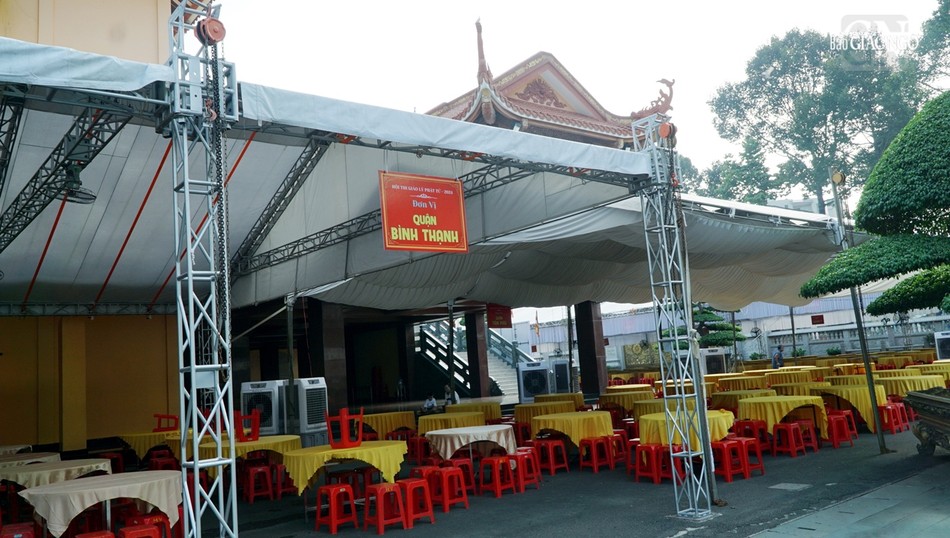 Hiện nay, Ban Tổ chức đã thiết trí nhiều khu vực trong khuôn viên Việt Nam Quốc Tự chuẩn bị cho 4.403 Phật tử về tham gia hội thi Hiện nay, Ban Tổ chức đã thiết trí nhiều khu vực trong khuôn viên Việt Nam Quốc Tự chuẩn bị cho 4.403 Phật tử về tham gia hội thi