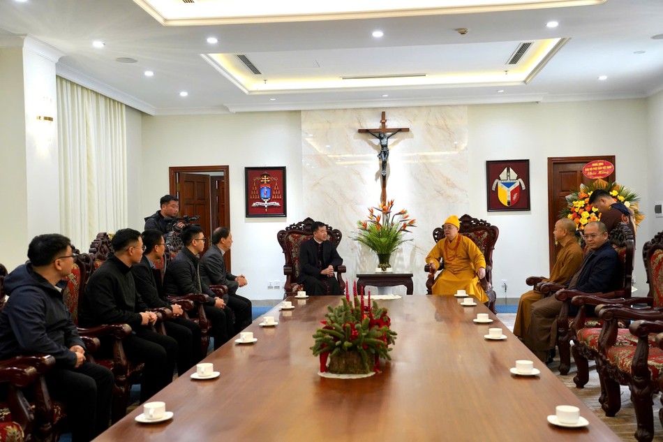 Quang cảnh buổi tiếp phái đoàn chư tôn đức GHPGVN tại Tòa Tổng Giám mục TP.Hà Nội Quang cảnh buổi tiếp phái đoàn chư tôn đức GHPGVN tại Tòa Tổng Giám mục TP.Hà Nội