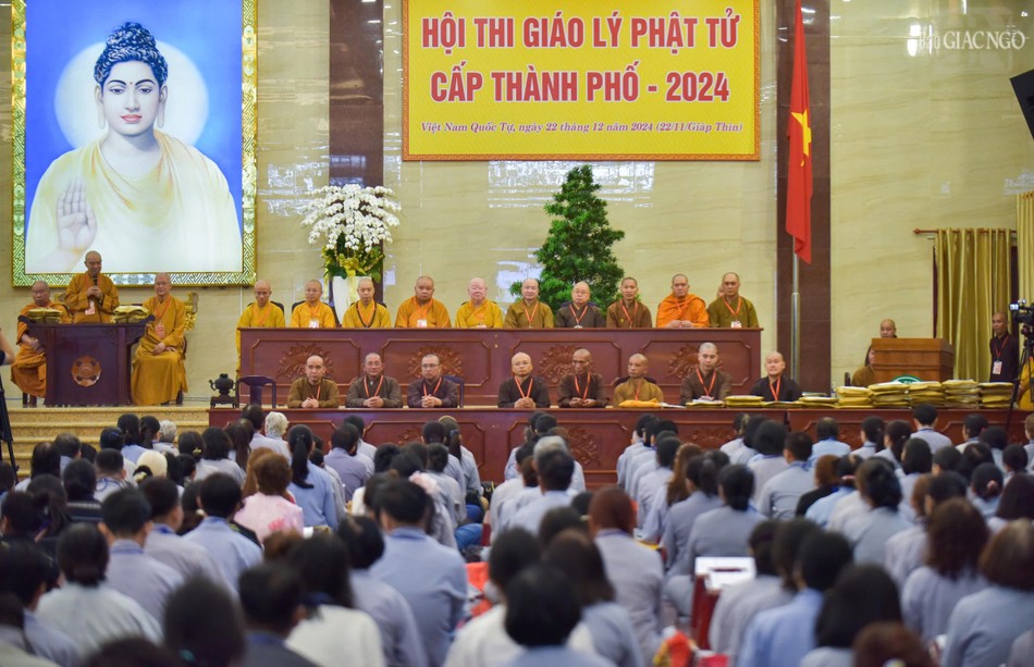 Chư tôn đức chứng minh, tham dự Lễ khai mạc Hội thi giáo lý Phật tử cấp Thành phố