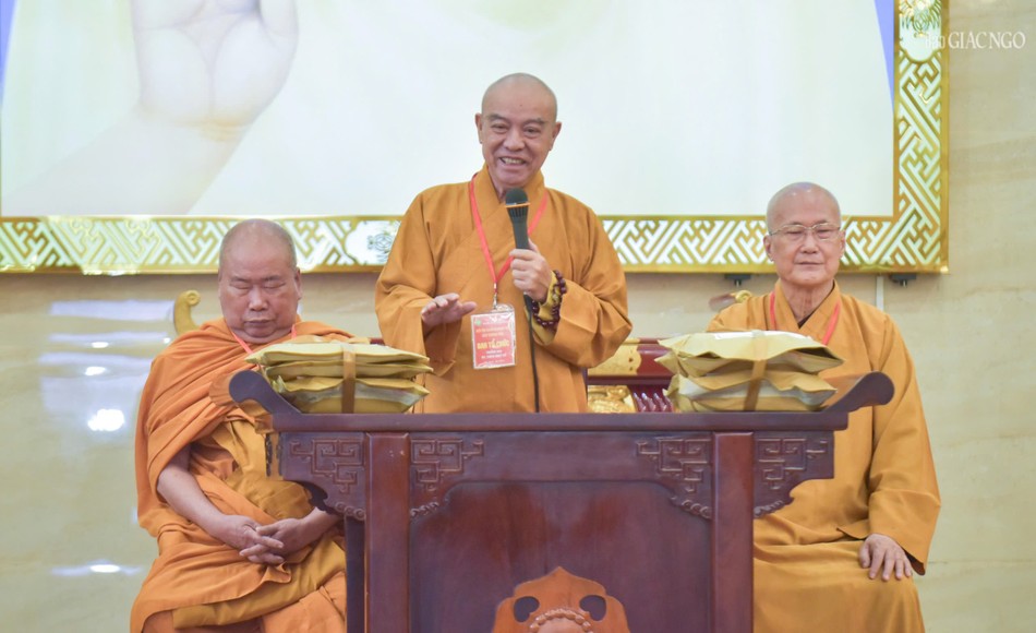 Hòa thượng Thích Nhựt Hỷ, đồng Trưởng ban Tổ chức chúc thí sinh thi đạt kết quả cao