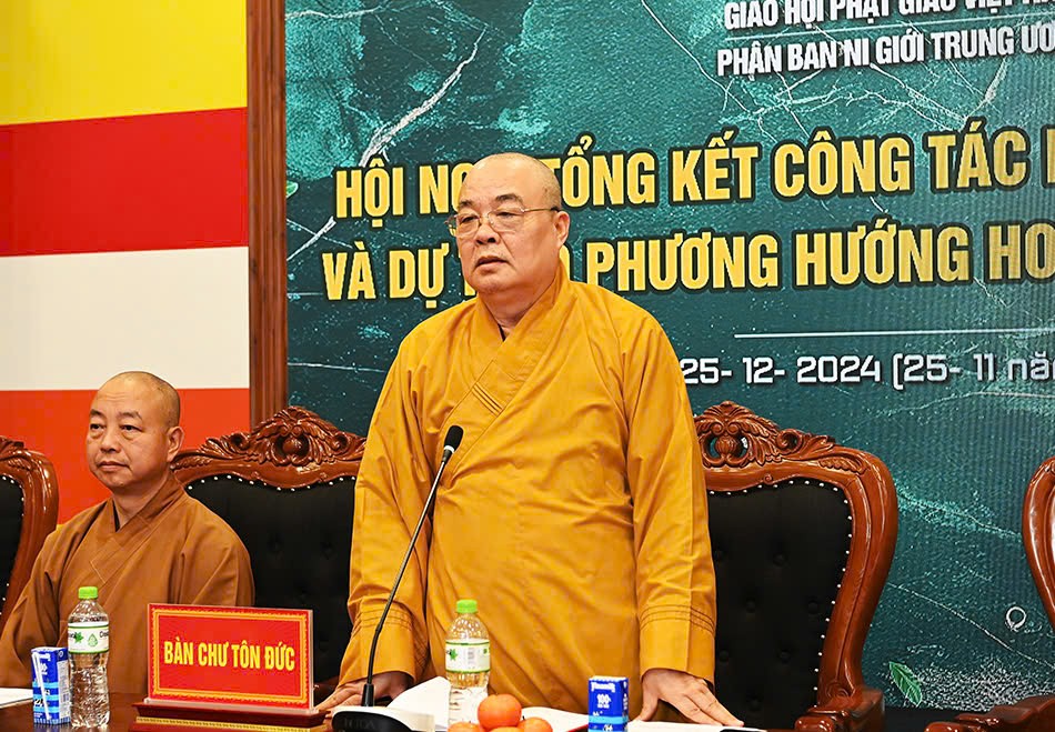 Hòa thượng Thích Thanh Nhiễu ban đạo từ Hòa thượng Thích Thanh Nhiễu ban đạo từ