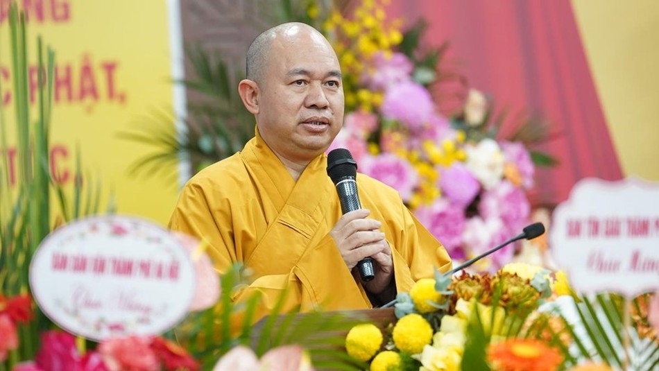 Thượng tọa Thích Đức Thiện phát biểu tại hội nghị Thượng tọa Thích Đức Thiện phát biểu tại hội nghị