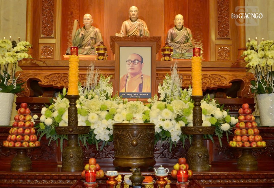 Di ảnh Trưởng lão Hòa thượng Thích Thiện Hoa tại Tổ đường Việt Nam Quốc Tự Di ảnh Trưởng lão Hòa thượng Thích Thiện Hoa tại Tổ đường Việt Nam Quốc Tự