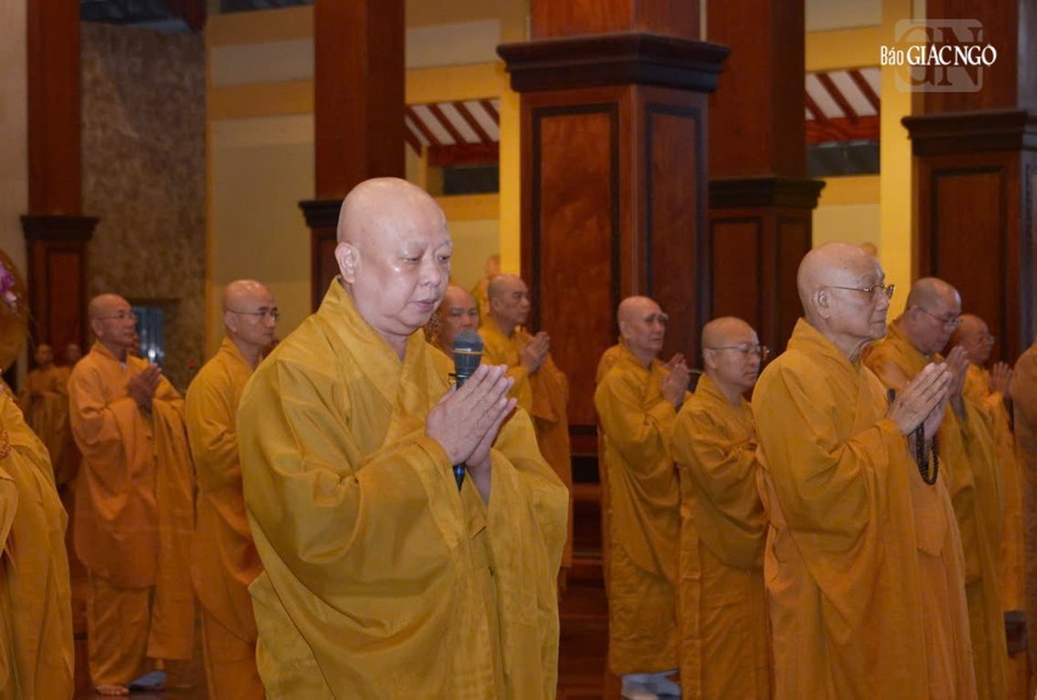 Mỗi kỳ Bố-tát, thính giới, chư Tăng nhắc nhở nhau về giới pháp của hành giả xuất gia Mỗi kỳ Bố-tát, thính giới, chư Tăng nhắc nhở nhau về giới pháp của hành giả xuất gia