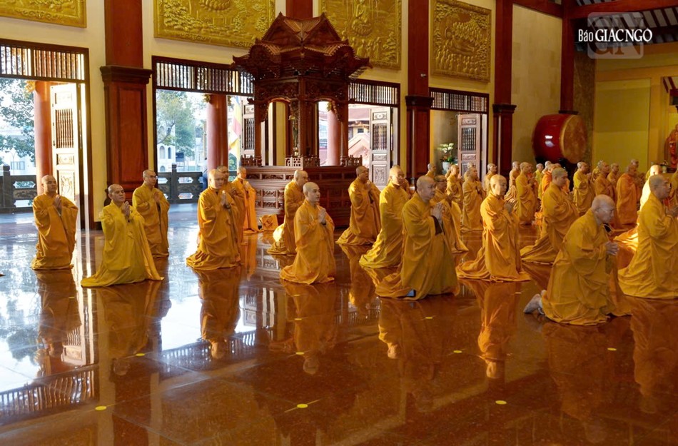 Chư tôn đức thành kính đảnh lễ Tam bảo Chư tôn đức thành kính đảnh lễ Tam bảo