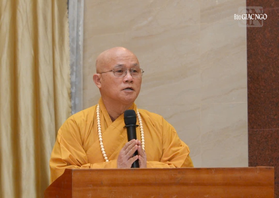 Thượng tọa Thích Giác Dũng cung tuyên Giáo chỉ của Đức Pháp chủ GHPGVN về việc tấn phong giáo phẩm băm 2024 Thượng tọa Thích Giác Dũng cung tuyên Giáo chỉ của Đức Pháp chủ GHPGVN về việc tấn phong giáo phẩm băm 2024