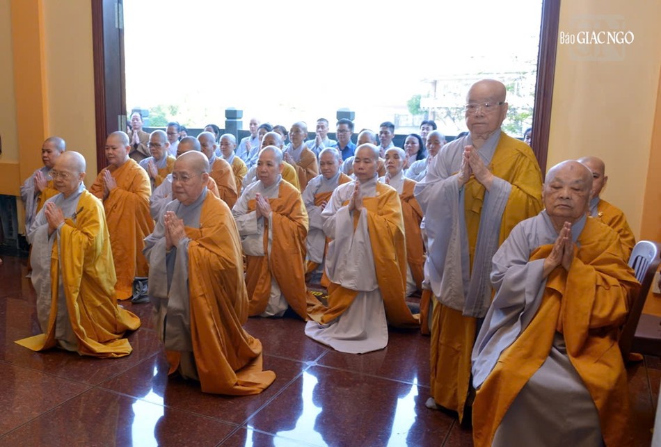 Ni trưởng Thích nữ Tịnh Nguyện, Ni trưởng Thích nữ Như Xuân, Chứng minh Phân ban Ni giới T.Ư và TP.HCM; cùng chư Ni Phân ban Ni giới TP.HCM Ni trưởng Thích nữ Tịnh Nguyện, Ni trưởng Thích nữ Như Xuân, Chứng minh Phân ban Ni giới T.Ư và TP.HCM; cùng chư Ni Phân ban Ni giới TP.HCM