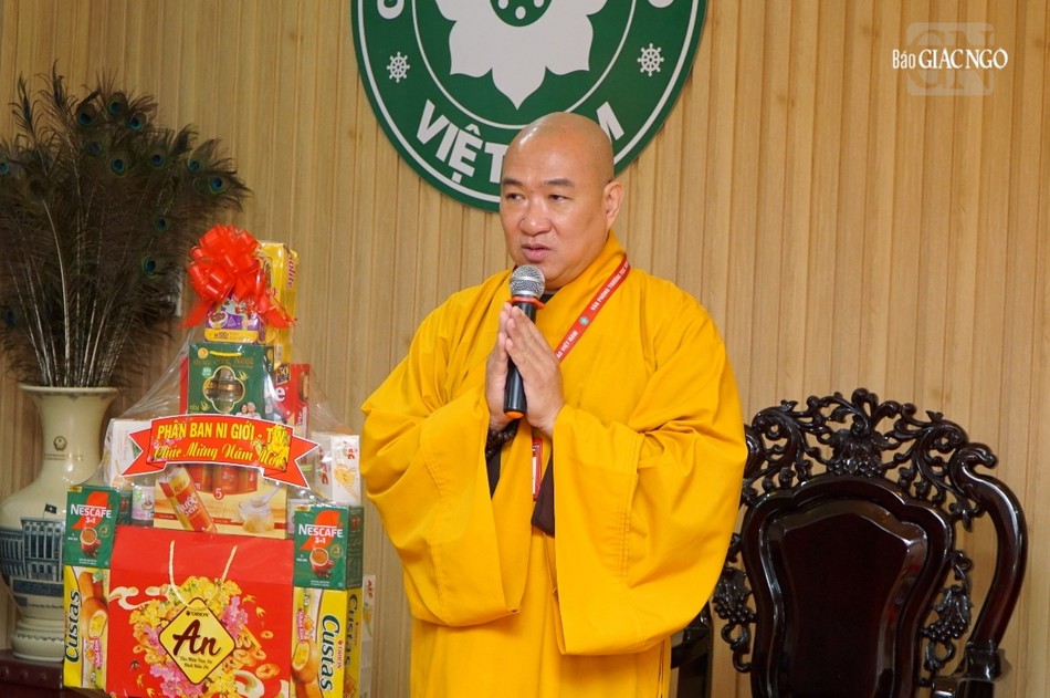Thượng tọa Thích Phước Nguyên phát biểu cảm ơn phái đoàn chư Ni