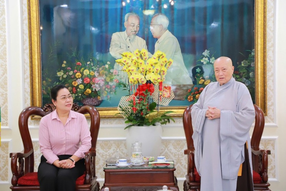 Ni trưởng Thích nữ Như Như chúc Tết tại Ủy ban MTTQVN TP.HCM