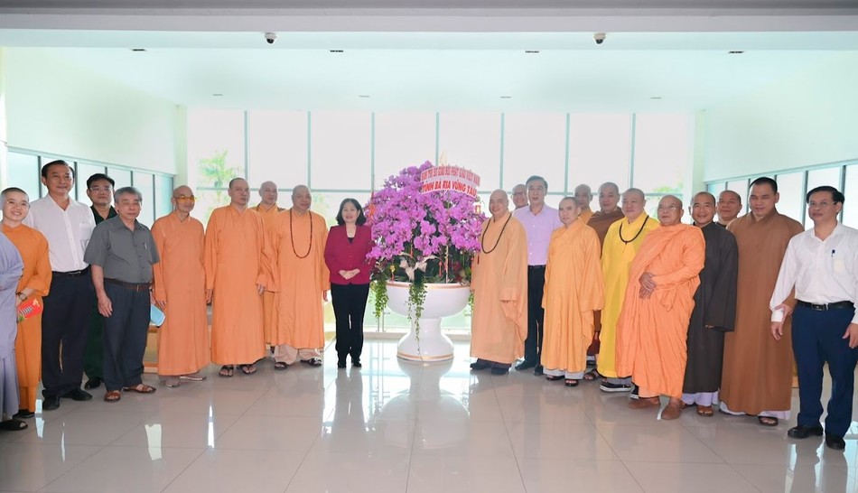 Phái đoàn chụp ảnh lưu niệm Phái đoàn chụp ảnh lưu niệm