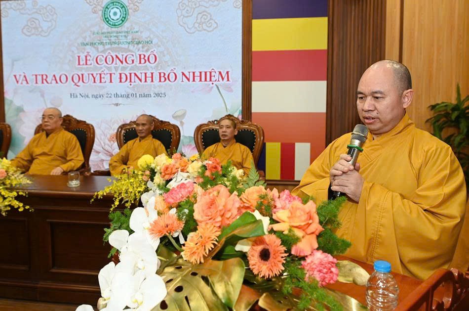 Thượng tọa Thích Đức Thiện phát biểu tại buổi lễ Thượng tọa Thích Đức Thiện phát biểu tại buổi lễ