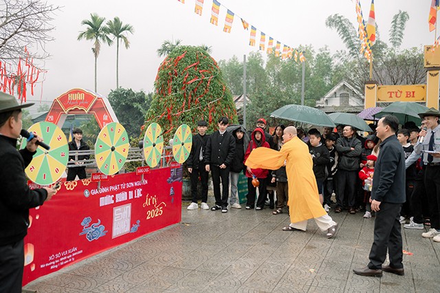 Huế: Chợ xuân chào đón năm mới Ất Tỵ - 2025 tại chùa Sơn Nguyên ảnh 5