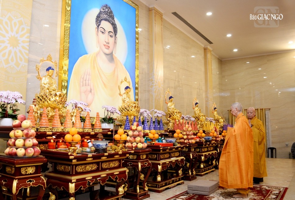 Đức Pháp chủ GHPGVN niêm hương tại Pháp hội Dược Sư Xuân Ất Tỵ - 2025 Đức Pháp chủ GHPGVN niêm hương tại Pháp hội Dược Sư Xuân Ất Tỵ - 2025