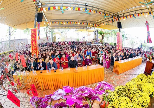 Đông đảo Phật tử về tham dự buổi lễ khai mạc lễ hội xuân Ất Tỵ - 2025 tại chùa Tân Hải Đông đảo Phật tử về tham dự buổi lễ khai mạc lễ hội xuân Ất Tỵ - 2025 tại chùa Tân Hải