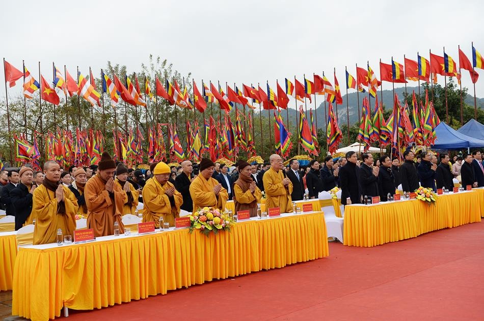 Chư tôn đức và đại diện lãnh đạo các cơ quan tham dự Lễ khai hội xuân Bái Đính Chư tôn đức và đại diện lãnh đạo các cơ quan tham dự Lễ khai hội xuân Bái Đính