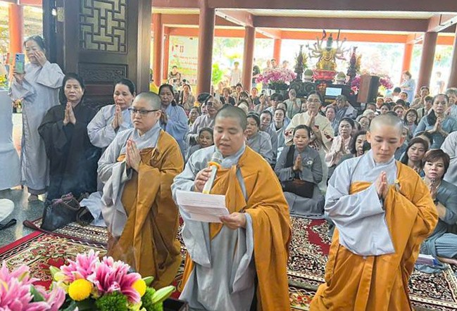 Sư cô Thích nữ Nguyên Chi phát nguyện nhận nhiệm vụ Sư cô Thích nữ Nguyên Chi phát nguyện nhận nhiệm vụ