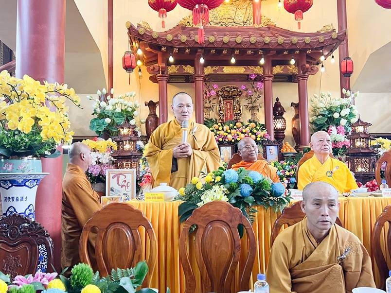 Thượng tọa Thích Viên Quang thay lời chư tôn đức ban đạo từ Thượng tọa Thích Viên Quang thay lời chư tôn đức ban đạo từ