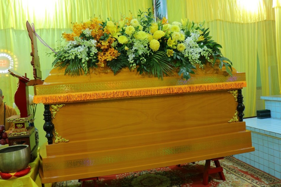 Kim quan Ni trưởng tại Giác linh đường Kim quan Ni trưởng tại Giác linh đường