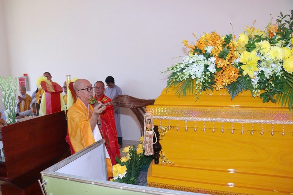 Cử hành Lễ trà-tỳ kim quan Ni trưởng Thích nữ Tịnh Thanh Cử hành Lễ trà-tỳ kim quan Ni trưởng Thích nữ Tịnh Thanh