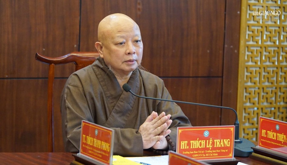 Hòa thượng Thích Lệ Trang chủ trì buổi họp của Ban Thường trực