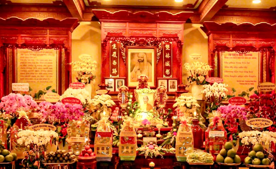 Di ảnh Hòa thượng Thích Huệ Hưng tại Tổ đường tu viện Huệ Quang Di ảnh Hòa thượng Thích Huệ Hưng tại Tổ đường tu viện Huệ Quang