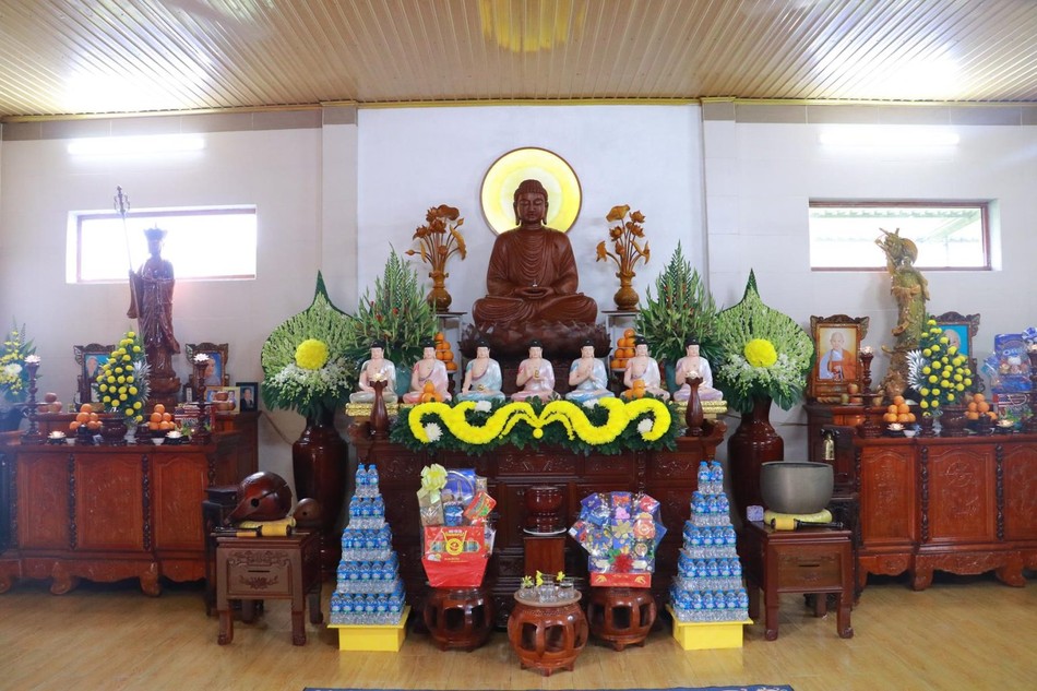 Chánh điện tại Điểm sinh hoạt tôn giáo tập trung Quan Âm Lan Nhã Chánh điện tại Điểm sinh hoạt tôn giáo tập trung Quan Âm Lan Nhã