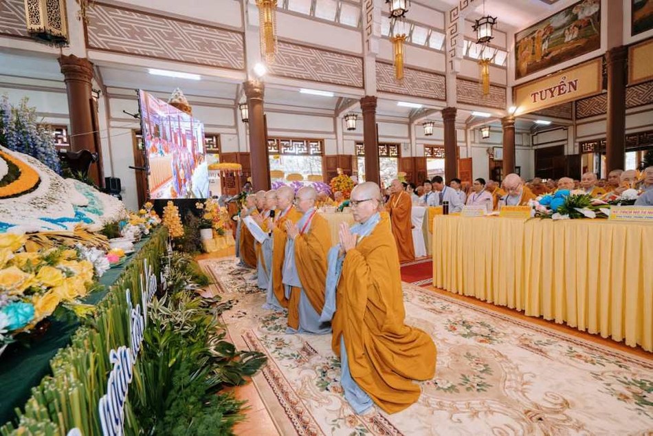 Chư Ni Phật giáo tỉnh Khánh Hòa hướng về Đức Thánh Tổ Đại Ái Đạo Chư Ni Phật giáo tỉnh Khánh Hòa hướng về Đức Thánh Tổ Đại Ái Đạo