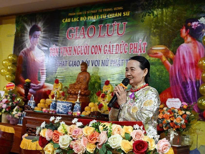 Cư sĩ Diệu Nhân - Nguyễn Thị Xuân Loan phát biểu khai mạc Cư sĩ Diệu Nhân - Nguyễn Thị Xuân Loan phát biểu khai mạc