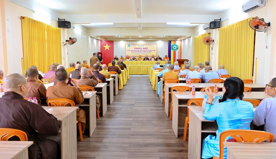 Quang cảnh buổi họp