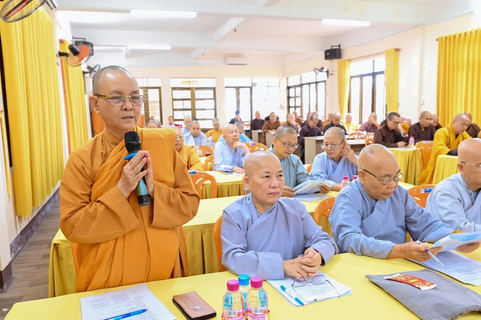 Đại biểu đóng góp ý kiến tại buổi họp