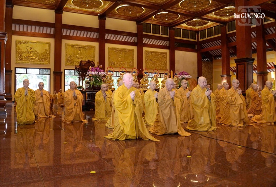 Chư tôn đức đảnh lễ Tam bảo Chư tôn đức đảnh lễ Tam bảo