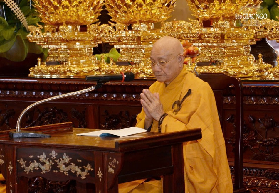 Trưởng lão Hòa thượng Thích Minh Thông đại vị trùng tuyên giới Tỳ-kheo và Bồ-tát Trưởng lão Hòa thượng Thích Minh Thông đại vị trùng tuyên giới Tỳ-kheo và Bồ-tát