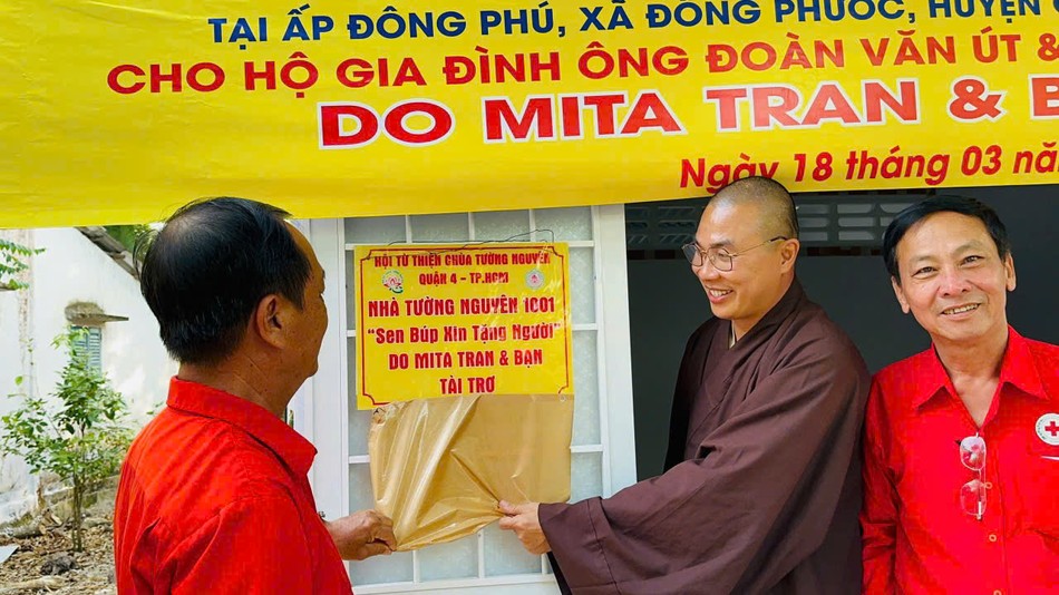 Khánh thành căn nhà ông Đoàn Văn Út tại tỉnh Hậu Giang - ẢNh: T.N Khánh thành căn nhà ông Đoàn Văn Út tại tỉnh Hậu Giang - ẢNh: T.N