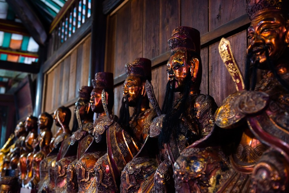 ... giữ giá trị cổ kính đặc trưng của phong cách điêu khắc gỗ xứ Bình Dương xưa