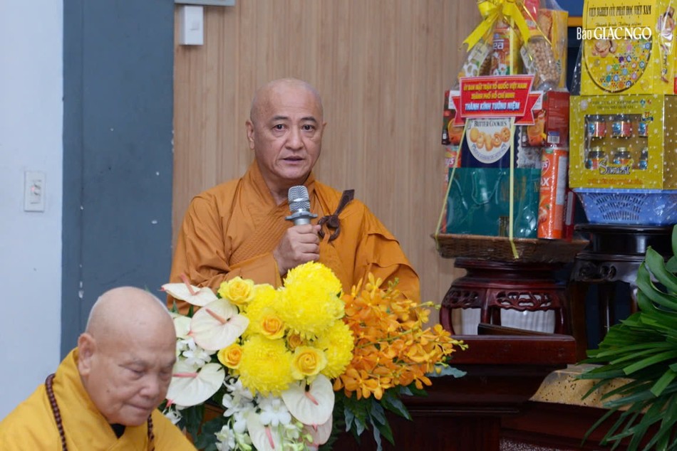 Hòa thượng Thích Huệ Thông thay mặt Trung ương GHPGVN cung tuyên tiểu sử Trưởng lão Hòa thượng Thích Trí Thủ - Đệ nhất Chủ tịch Hội đồng Trị sự GHPGVN Hòa thượng Thích Huệ Thông thay mặt Trung ương GHPGVN cung tuyên tiểu sử Trưởng lão Hòa thượng Thích Trí Thủ - Đệ nhất Chủ tịch Hội đồng Trị sự GHPGVN