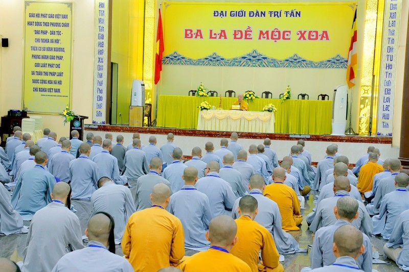 Hòa thượng Thích Lệ Trang giáo giới đến giới tử Hòa thượng Thích Lệ Trang giáo giới đến giới tử