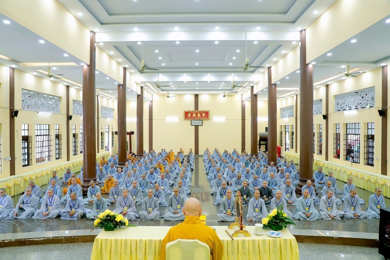 Hòa thượng Thích Lệ Trang giáo giới cho giới tử tại điểm truyền giới cho giới tử Tăng tổ đình Hội Khánh, TP.Thủ Dầu Một Hòa thượng Thích Lệ Trang giáo giới cho giới tử tại điểm truyền giới cho giới tử Tăng tổ đình Hội Khánh, TP.Thủ Dầu Một