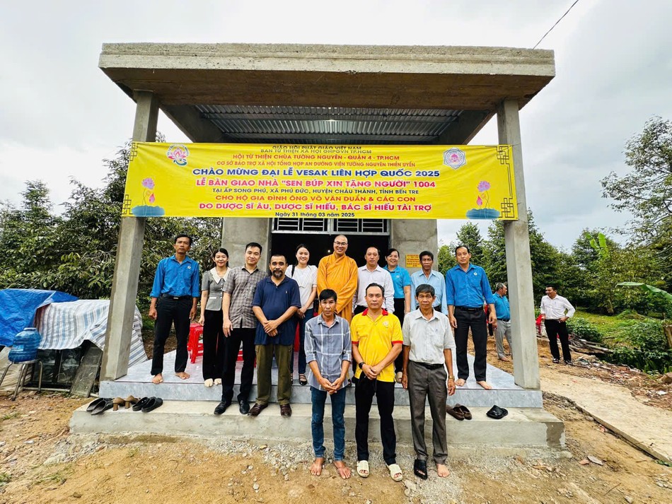 Căn nhà Tường Nguyên “Sen búp xin tặng người” số 1004 được bàn giao đến gia đình ông Võ Văn Duẫn - Ảnh: T.N Căn nhà Tường Nguyên “Sen búp xin tặng người” số 1004 được bàn giao đến gia đình ông Võ Văn Duẫn - Ảnh: T.N