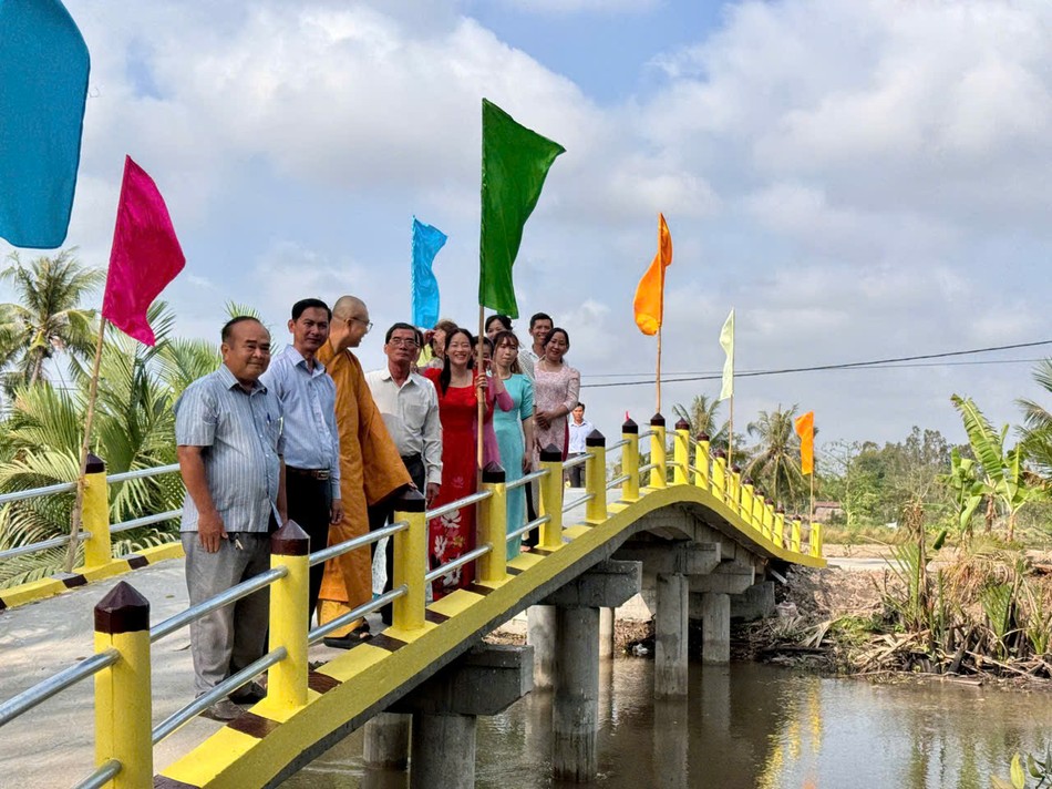 Cây cầu kiên cố được đưa vào sử dụng Cây cầu kiên cố được đưa vào sử dụng