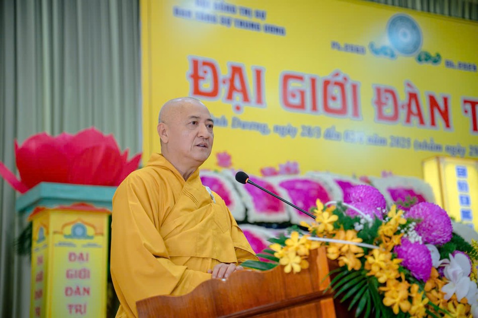 Hòa thượng Thích Huệ Thông phát biểu bế mạc