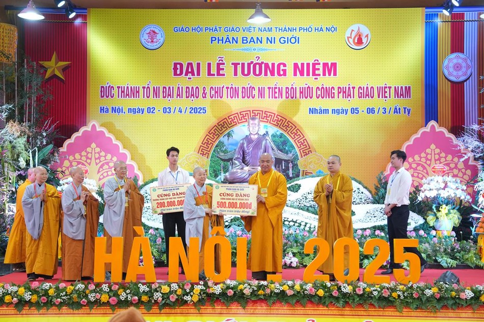 Ban Tổ chức trao cúng dàng Đại lễ Vesak Liên Hiệp Quốc 2025